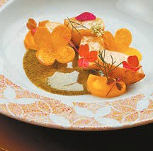 구운 가리비와 해조 소스를 곁들인 겨울 호박.