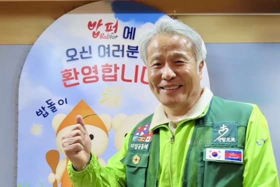 '밥퍼' 최일도 목사가 지난 19일 동대문구청을 상대로 한 행정소송 2심에서 승소한 뒤 미소 짓고 있다. 김홍준 기자