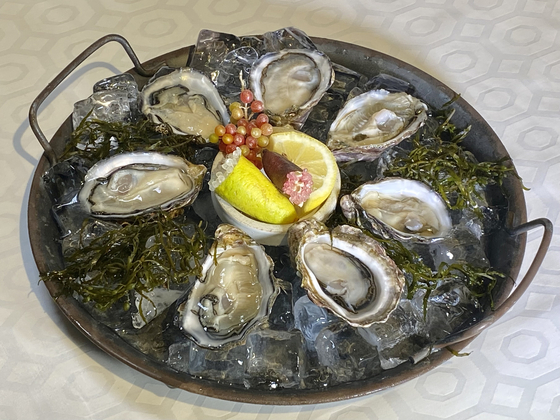 우리나라 고급 굴의 대명사인 개체굴은 해외에서도 인기다. [사진 박상현]