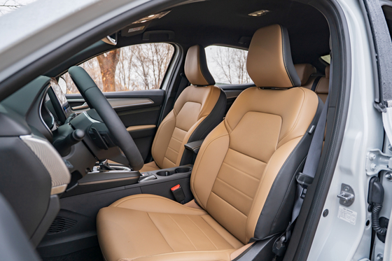 아르카나 운전석