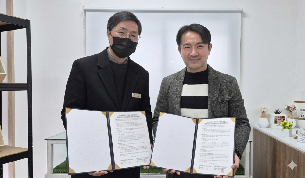 강릉펫사랑 정현철 팀장(좌)과 에이치오앤(HON) 박진수 팀장(우)