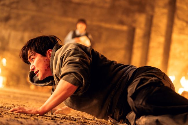 Cashero / Lee Jun-ho as Kang Sang-ung in Cashero Cr. Kim Hobin/Netflix  2025