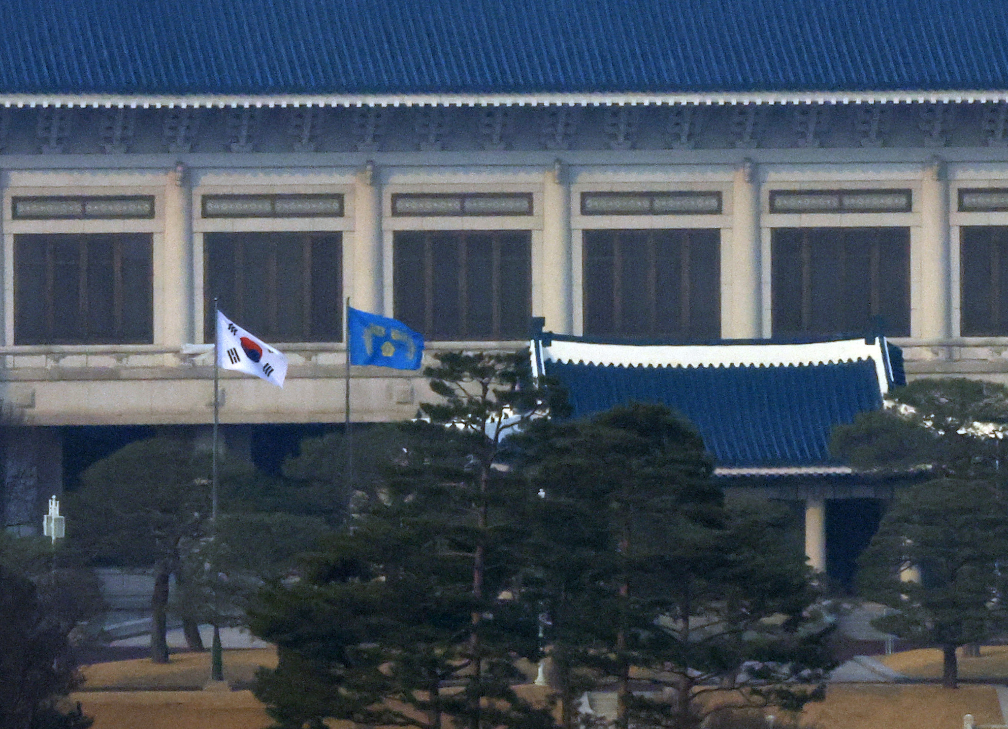 이재명 대통령이 청와대에 첫 출근한 29일 청와대에 봉황기가 게양돼 있다. 뉴스1