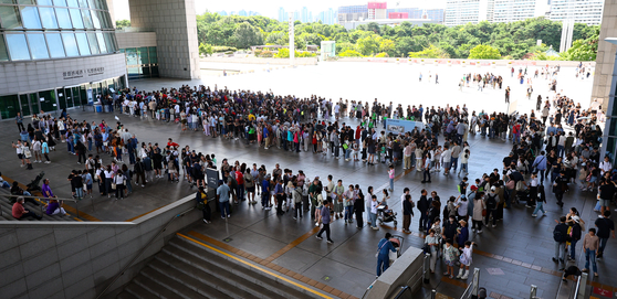 서울 용산구 국립중앙박물관에 늘어진 입장 대기줄. 사진 뉴시스