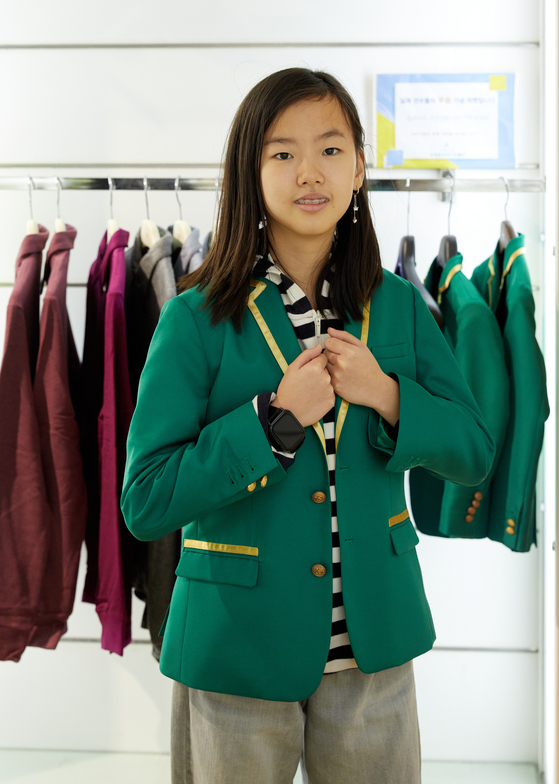 1949년 우승자인 샘 스니드에게 처음 입히며 마스터스를 상징하는 전통이 된 그린재킷을 입은 김보경 학생기자.