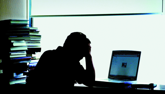 은둔형 외톨이 연출 사진. 중앙포토