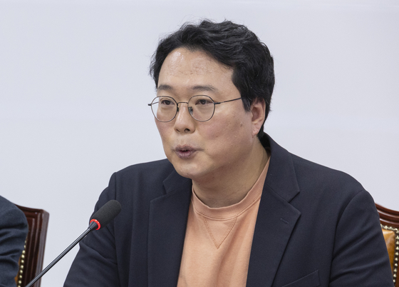 개혁신당 천하람 원내대표가 24일 국회에서 열린 최고위원회의에서 발언하고 있다. 연합뉴스