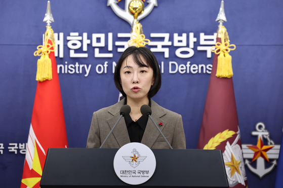 정빛나 국방부 대변인이 지난 18일 오전 서울 용산구 국방부에서 정례브리핑을 하고 있다. 뉴스1