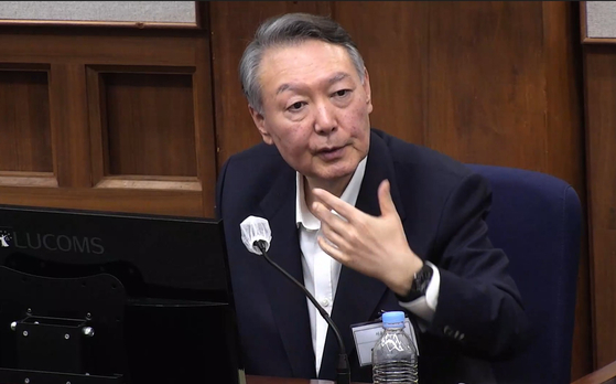  윤석열 전 대통령이 29일 서울 서초구 서울중앙지법에서 열린 내란 우두머리 혐의 속행 공판에 출석해 발언하고 있다. 사진=서울중앙지법