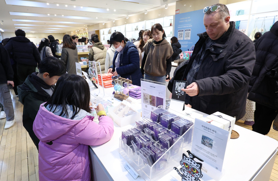 국립중앙박물관 뮤지엄 숍의 모습. 네플릭스 애니메이션 '케데헌'을 대표로 한 K컬쳐의 영향으로 뮷즈가 불티나게 팔렸다. 뉴스1