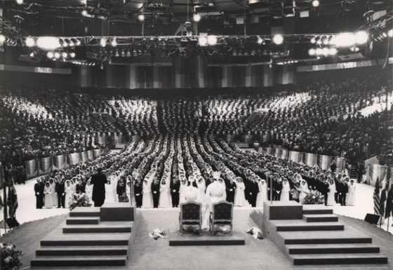 문선명 총재는 합동결혼식에서 사진만 보고 결혼 대상자를 짝짓기도 했다. 일종의 매칭이다. 사진 통일교