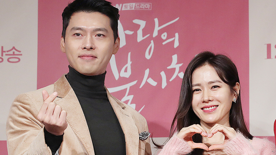  배우 현빈(왼쪽)·손예진 부부. 연합뉴스