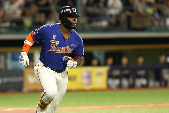 2024년 한화에서 뛴 뒤 1년 만에 돌아오는 페라자. 사진 한화 이글스