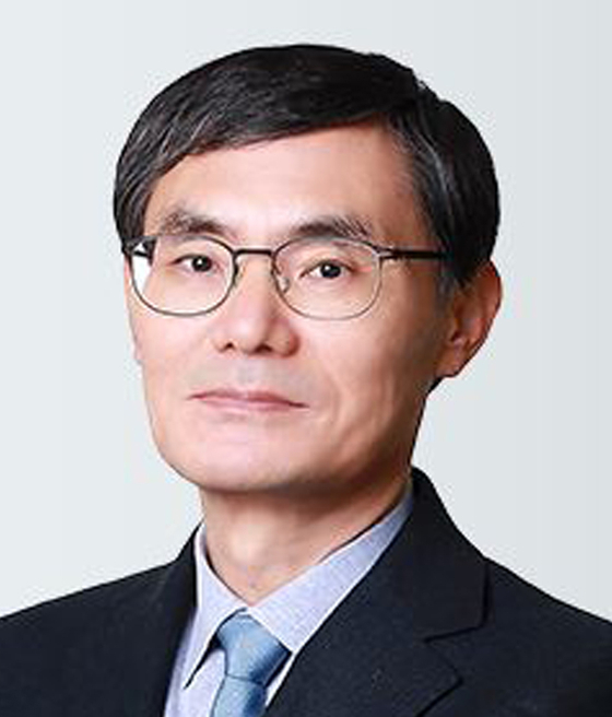 금융위원회는 이억원 위원장이 신임 예금보험공사 사장으로 김성식 법무법인 원 변호사를, 서민금융진흥원장 및 신용회복위원장으로 김은경 한국외대 법학전문대학원 교수를 임명 제청했다고 30일 밝혔다. 연합뉴스