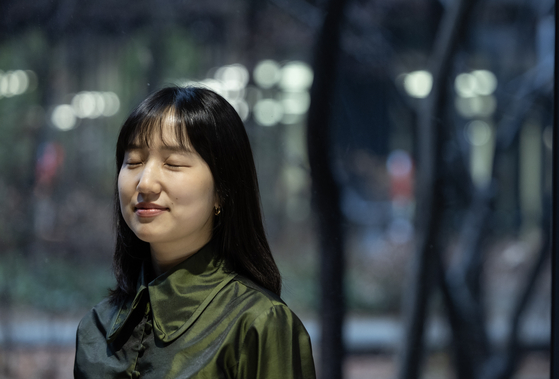 시인에게 시란 무엇일까. 그는 이렇게 말한다. "어떤 세계에 접촉하고, 무언가 충돌하고...그 경험 후에 이전과 달라지잖아요. 그런게 시이고 삶이지 않을까요." 권혁재 사진전문기자