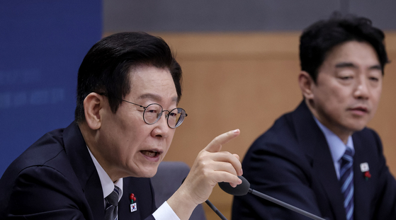 이재명 대통령이 19일 서울 종로구 정부서울청사 별관에서 열린 외교부(재외동포청)·통일부 업무보고에서 발언하고 있다. 대통령실사진기자단