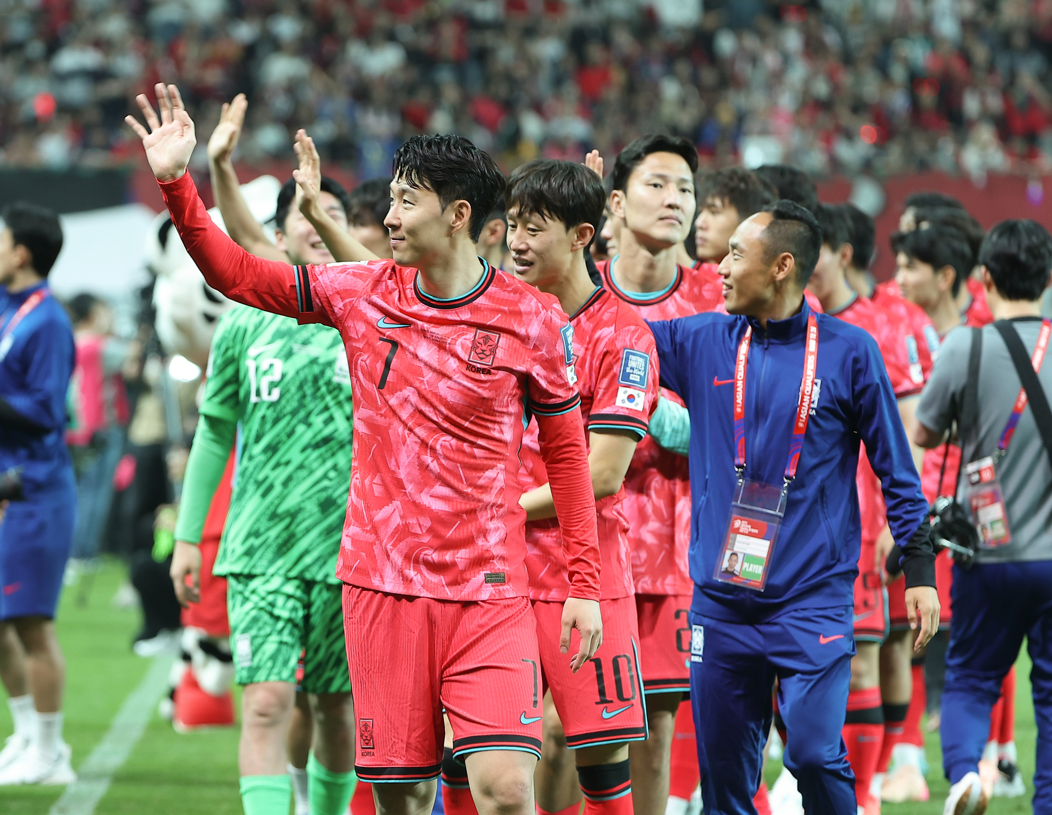 11회 연속 월드컵 본선 진출을 이뤄낸 한국축구 대표팀 선수들. 연합뉴스