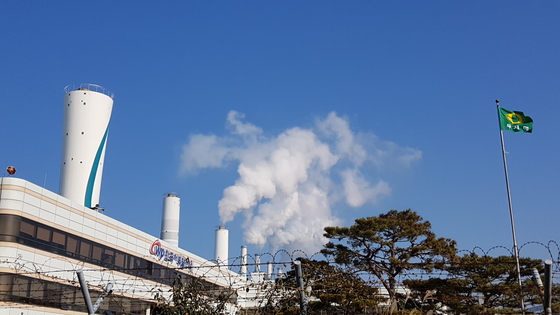 한국서부발전이 운영 중인 충남 태안화력발전소 10기 가운데 1호기가 정부의 에너지 전환정책에 따라 31일 가동을 중단한다. 신진호 기자
