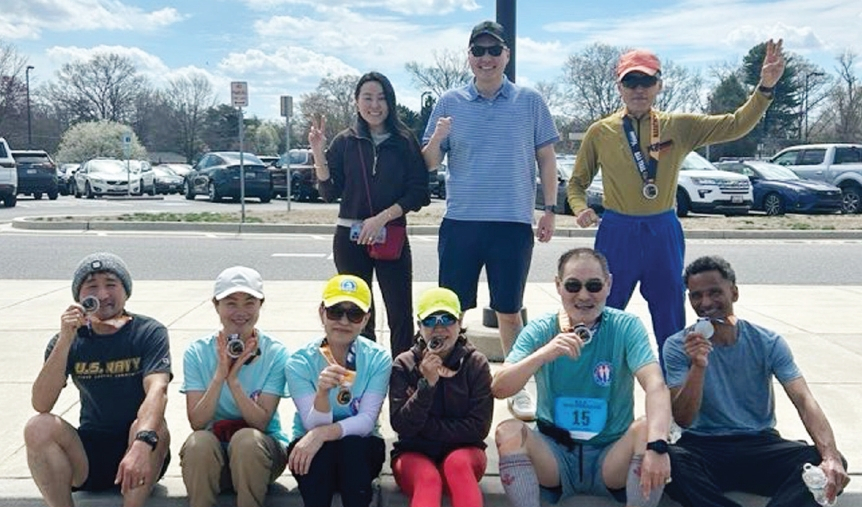 한인 마라톤클럽(KRRC·회장 백성기)은 지난달 30일 메릴랜드주 아나폴리스에서 개최된 B&A 마라톤대회에 회원 8명이 출전해 전원 완주했다고 밝혔다.  [한인마라톤클럽]