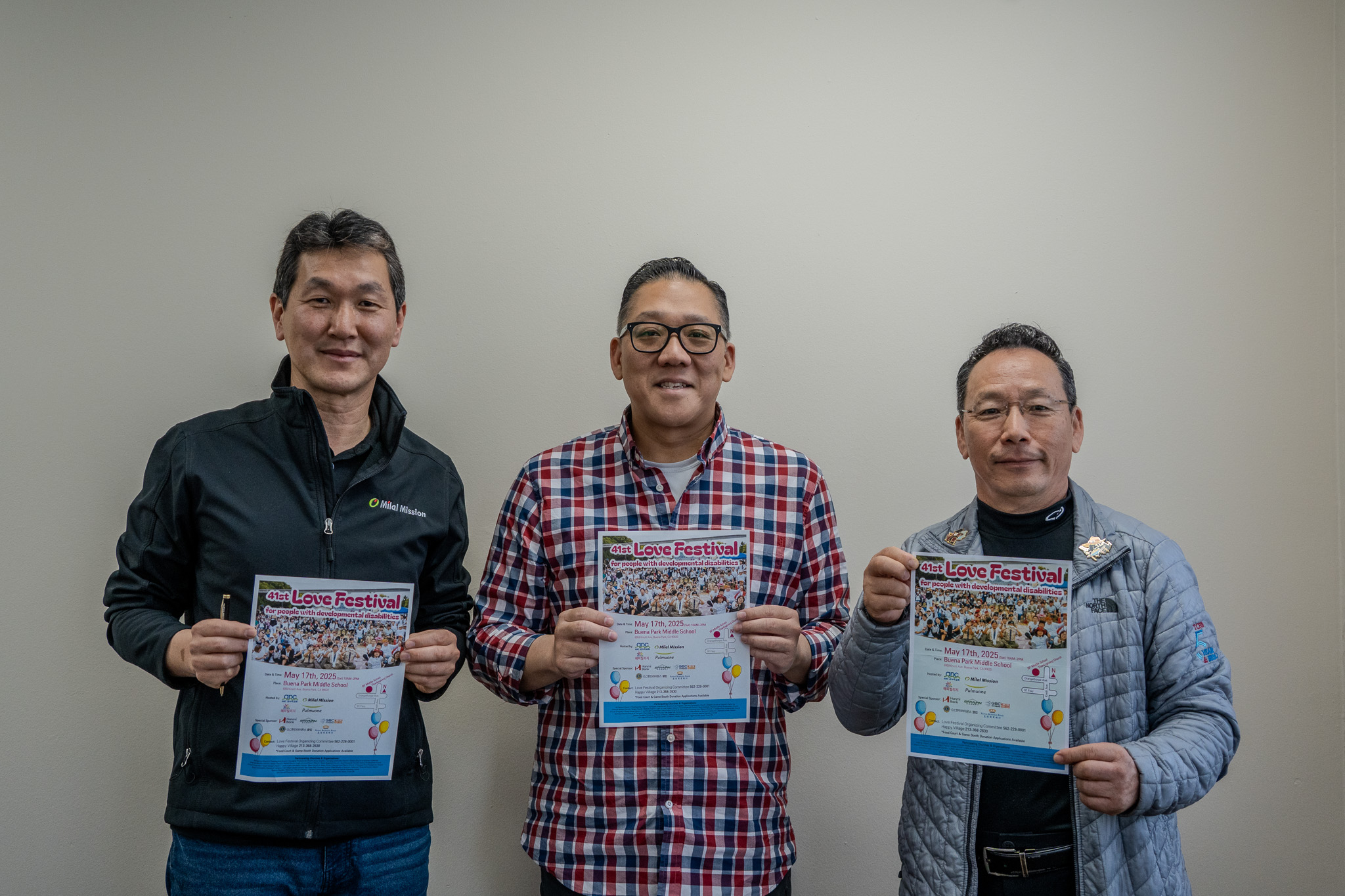 제41회 사랑의 마당축제를 공동 주관하는 남가주밀알선교단 이종희(왼쪽부터) 단장, ANC온누리교회 션 이 전도사, 중앙일보 해피빌리지 김장호 국장이 개최를 앞두고 한자리에 모였다.