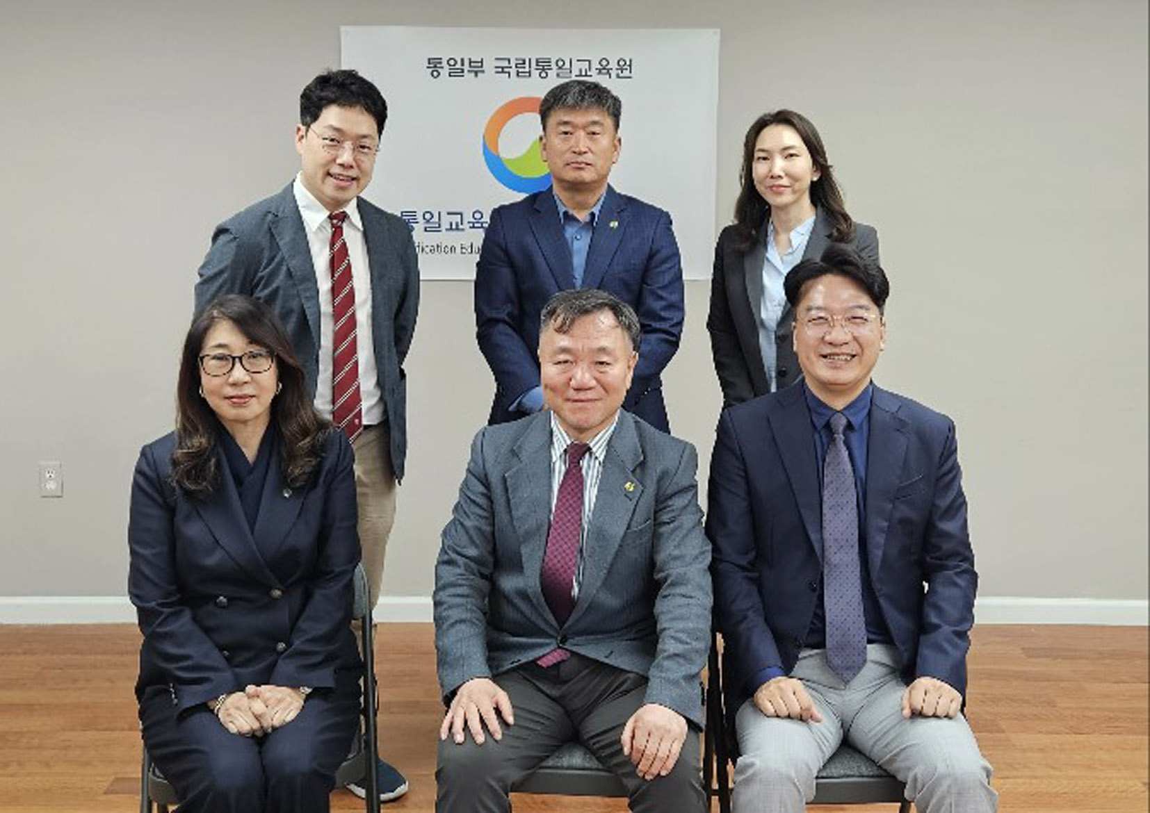  제24기 통일부 국립통일교육원 뉴욕협의회(회장 이영태)는 지난달 28일 뉴욕협의회 사무실에서 통일연구원 연구책임자 정성윤 박사와 국가안보전략연구원(INSS) 하경석 박사 등을 초청해 통일플러스 센터의 해외지점 건립 등에 대한 간담회를 가졌다. [국립통일교육원 뉴욕협의회] 