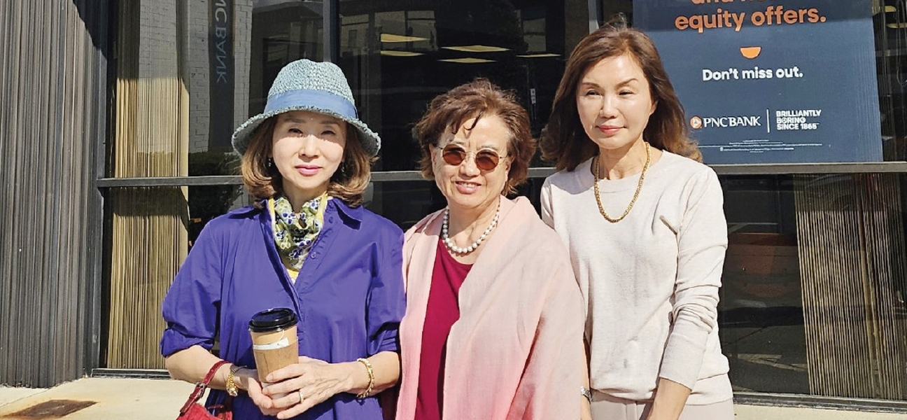 팰팍주민연합회(PPCA)는 지난달 23일 이사회를 열고 강길림 제3대 회장(가운데)을 선출했다. 오른쪽은 줄리아 신 부회장, 왼쪽은 이원경 회계. 강 신임회장 등 당선자들은 아름다운 팰팍, 한인들이 꼭 살아보고 싶은 팰팍을 만들어나가겠다고 밝혔다.  [팰팍주민연합회]