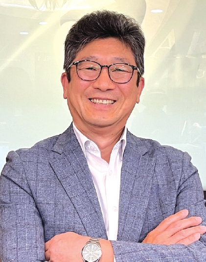 20년 전통의 LA한인타운 웰빙 센터 아로마 스파&스포츠가 전면 리모델링을 마치고 새 모습으로 탈바꿈했다. 아로마 김재효 법인장.