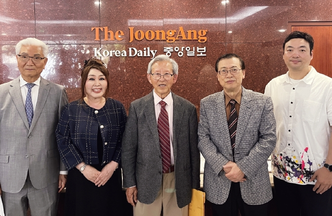 (왼쪽부터)마유진 기념사업회 상임고문, 아이린 김 홍보위원장, 이재권 회장, 이철호 부회장, 박상현 협동총무.