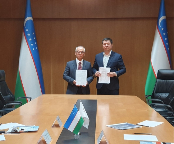 [JUNG WOON GYU, CEO of FINE KOWAC (left), and Abdurakhmonov Amriddin Nasriddinovich, Deputy Chairman of the Committee for Roads of Uzbekistan]