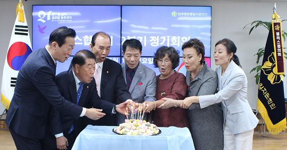 달라스 협의회 제21기의 성공적인 활동을 자축하는 케익 커팅식이 진행됐다.