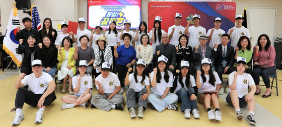 OCSD평통 주최 통일골든벨 퀴즈 대회 지역 예선 참가자들이 한자리에 모였다. [OCSD평통 제공]