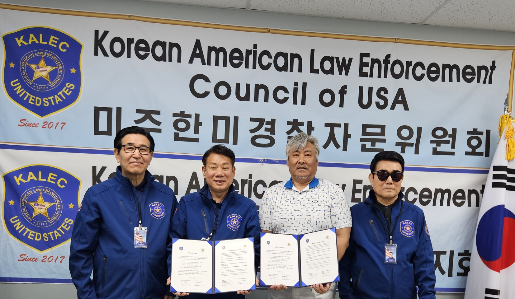 미주한미경찰자문위원회(총회장 정영렬·왼쪽 두 번째)는 지난 25일 협회 사무실에서 조지아범죄예방위원회(회장 클레이튼 이·왼쪽 세 번째)와 자매결연을 맺었다.  [미주한미경찰자문위원회]