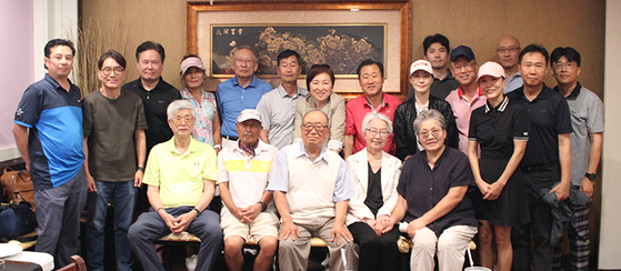 서울대학교 북텍사스 동문회 춘계 골프대회가 지난 5월24일 열렸다. 사진은 중식당 동보성에서 열린 시상식 및 만찬에 모인 동문들 모습.