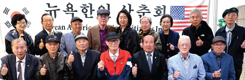 뉴욕한인상춘회는 지난달 29일 플러싱 산수갑산2 식당에서 5월 월례회를 개최했다. 참가자들은 존경받는 상춘회, 모범적인 상춘회를 만들 것을 다짐했다.  [뉴욕한인상춘회]
