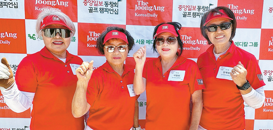 매년 꾸준하게 참가 하고 있는 경기여고팀이 시합에 앞서 결의를 다지고 있다.
