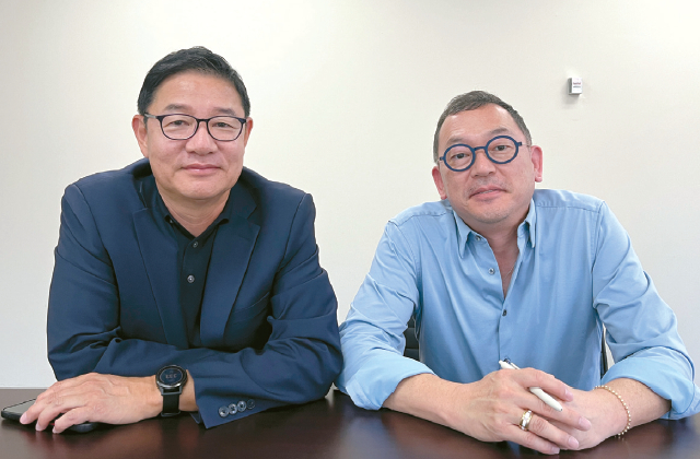 (왼쪽부터) 이진호 서울메디칼그룹 상무와 황두하 애드뷰 대표