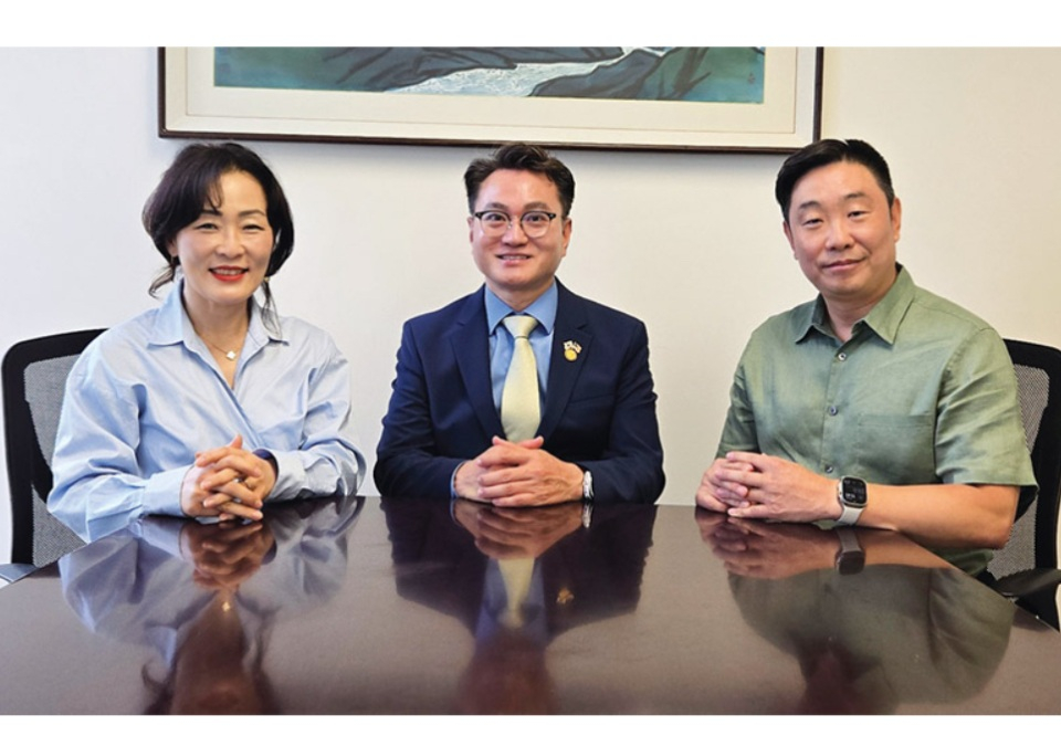 (왼쪽부터) 한미동맹협의회 이혜영 부회장, 조현식 총재, 용호재 부회장.