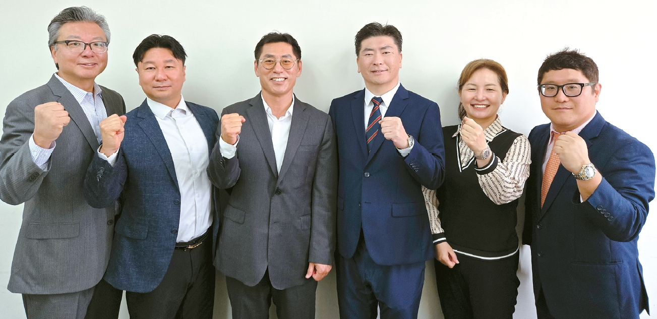 KACPA의 차기 회장단이 향후 활발한 활동을 다짐하고 있다. 왼쪽부터 최호건 대외협력디렉터, 엄기욱 총무, 필립 손 회장, 오신석 부회장, 샐리 김 대외협력 디렉터, 사무엘 남 부총무.