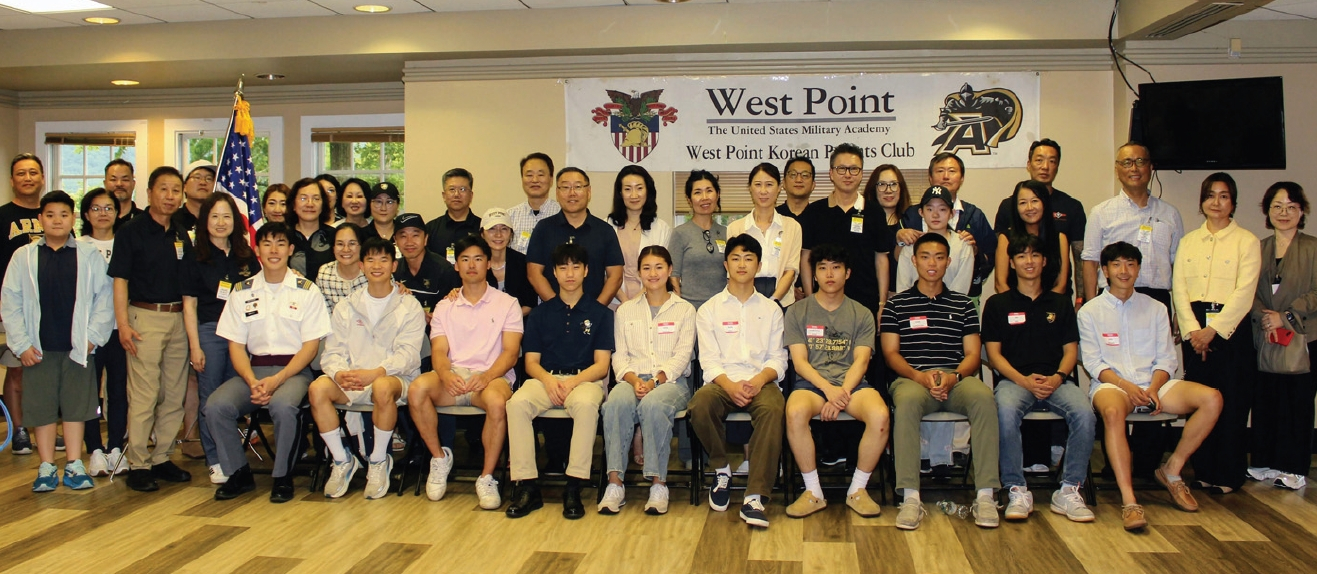 웨스트포인트 한인학부모회는 지난 7일 웨스트포인트에 위치한 버팔로 솔저 파빌리온에서 신입생 환영회를 개최했다. 뉴욕과 뉴저지에서 약 20명의 새로운 한인 학생이 입학할 예정인데, 이 신입생들은 6월 30일부터 시작되는 6주간의 기초군사훈련(CBT)을 마치면 정식 생도가 된다.  [웨스트포인트 한인학부모회]