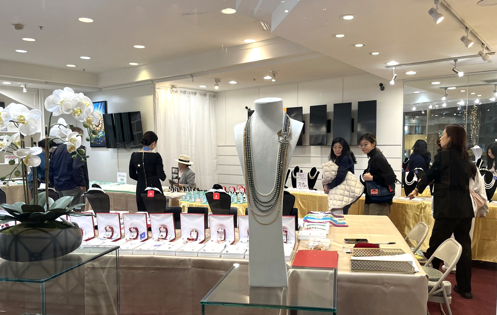 고베펄 프리미엄 초대형 보석쇼가 열리는 코리아빌리지 1층 매장. [사진 고베쥬얼그룹]