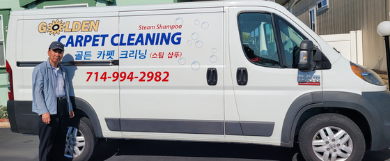 최신 스팀 샴푸 시스템으로 호평받는 '골든 카펫 클리닝'의 존 신 대표.