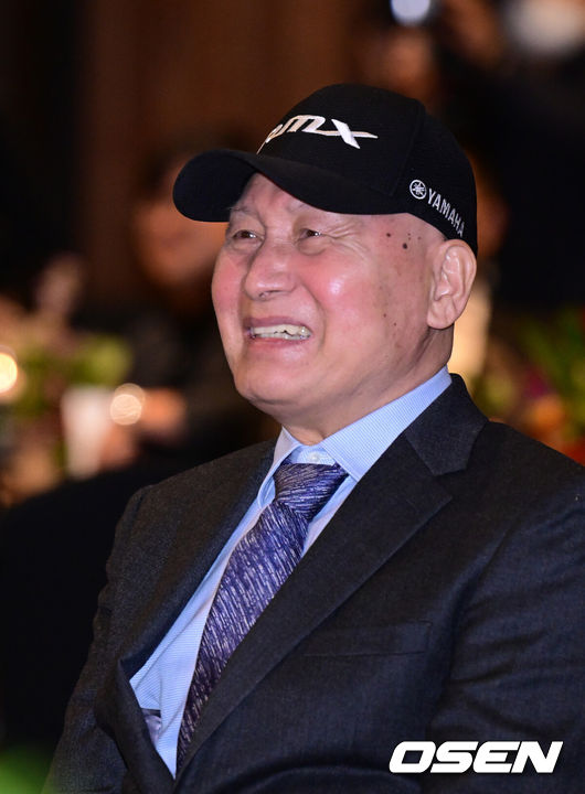 [OSEN=지형준 기자] 20일 오후 서울 강동구 고덕동 스테이지28에서 신영균예술문화재단 제12회 아름다운예술인상 시상식이 열렸다.배우 안성기가 미소짓고 있다. 2022.10.20 /jpnews@osen.co.kr