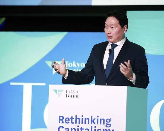 최태원 SK그룹 회장이 지난해 11월 일본 도쿄대 야스다 강당에서 개최된 ‘도쿄포럼2025’에서 개회사를 하고 있다. 사진 SK수펙스추구협의회