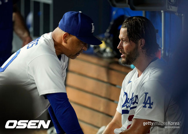 [사진] 데이브 로버츠 감독과 클레이튼 커쇼. ⓒGettyimages(무단전재 및 재배포 금지)