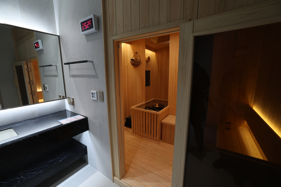 서울 용산 전 대통령실 집무실에 설치된 사우나 모습. 전민규 기자