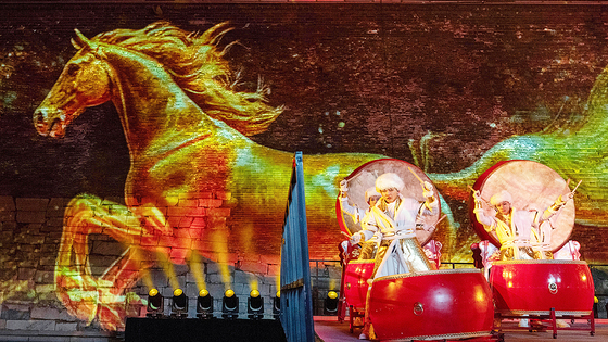  1일(현지시간) 중국 베이징 주용관 만리장성에서 신년 행사가 열리고 있다. AP=연합뉴스