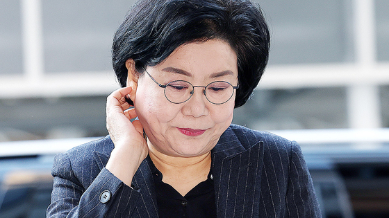 초대 기획예산처 장관 후보자로 지명된 이혜훈 전 의원이 지난달 30일 오전 서울 중구 예금보험공사에 마련된 인사청문회 준비 사무실로 출근하고 있다. 뉴스1