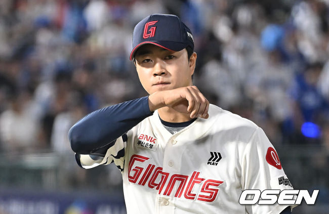 [OSEN=부산, 이석우 기자] 롯데 자이언츠 윤성빈 007 2025.08.17 / foto0307@osen.co.kr