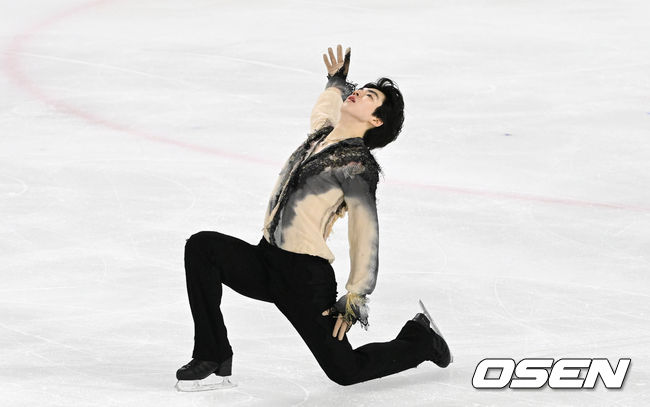 [OSEN=조은정 기자] 4일 서울 양천구 목동아이스링크장에서 ‘제80회 전국남녀 피겨스케이팅 종합선수권대회’가 열렸다. 차준환이 남자 시니어 싱글 프리 프로그램 연기를 펼치고 있다. 2026.01.04 /cej@osen.co.kr