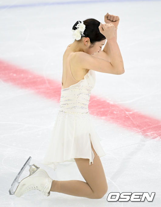 [OSEN=조은정 기자] 4일 서울 양천구 목동아이스링크장에서 ‘제80회 전국남녀 피겨스케이팅 종합선수권대회’가 열렸다. 신지아가 여자 시니어 싱글 프리 프로그램 연기를 펼치고 있다. 2026.01.04 /cej@osen.co.kr